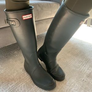 Hunter Original Tall Rain-boots in charcoal